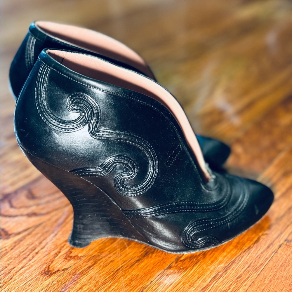 YvesSaint Laurent, Elegant Black Wedge Heel Shoes